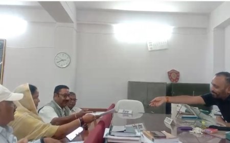 कांग्रेस प्रत्यासी सावित्री सिंह ने नामांकन किया दाखिल, वही भाजपा प्रत्यासी शिव नारायण सिंह ने भी दो दिन पहले किया नामांकन दाखिल