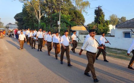 उत्साह एवं अनुशासन के साथ राष्ट्रीय स्वयंसेवक संघ के द्वारा नगर मे निकाला गया पथ संचलन