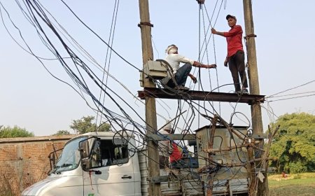 तीन महीनों से चार ट्रांसफार्मर खराब,गांव में ब्लैकआउट
