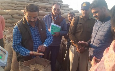 धान उपार्जन केंद्र  का कलेक्टर ने किया निरीक्षण, बारदाना खराब मिलने पर कलेक्टर ने की अप्रसन्नता व्यक्त
