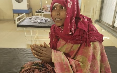 जंगल में सड़क बना रही जेसीबी मशीन से नाराज बाघिन ने किया दो महिलाओं पर हमला