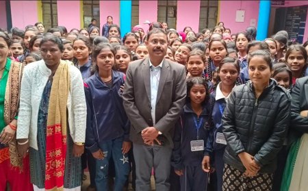 स्वचरित कविताओं के माध्यम से उमरिया कलेक्टर ने बच्चो को बताया पर्यावरण का महत्व