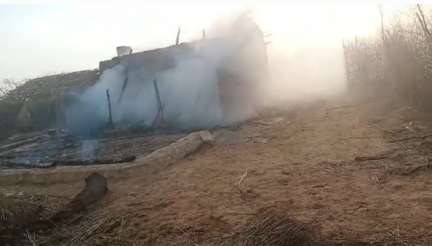 आदिवासी किसान का घर जलकर हुआ ख़ाक