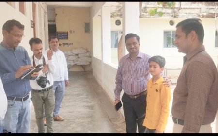 अनुकल्प का सैनिक स्कूल में चयन होने पर कलेक्टर ने दी बधाई