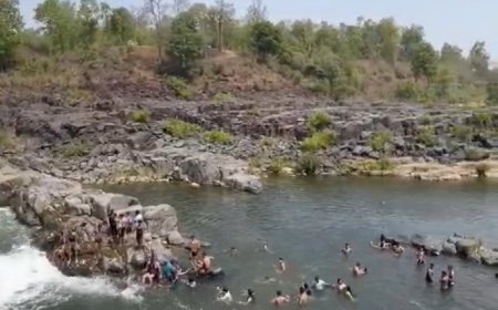 जोहिला फाल गए तीन दोस्तों में एक की हुई मृत्यु
