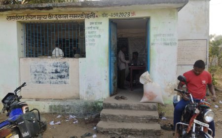 राशन दुकान में सरपंच पुत्र ने किया हंगामा