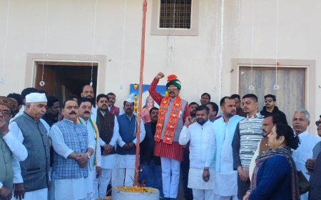भाजपा कार्यालय में हर्षोउल्लास के साथ अध्यक्ष ने किया ध्वजारोहण