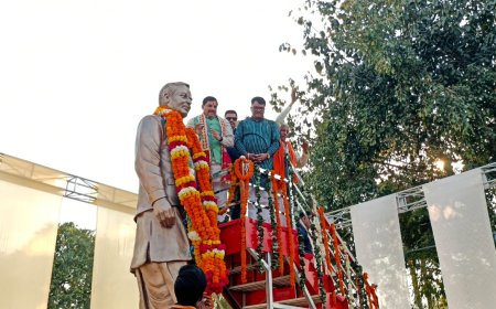 मुख्यमंत्री डा मोहन यादव ने भारत रत्न पूर्व प्रधानमंत्री स्व. अटल बिहारी वाजपेयी जी की प्रतिमा का किया अनावरण