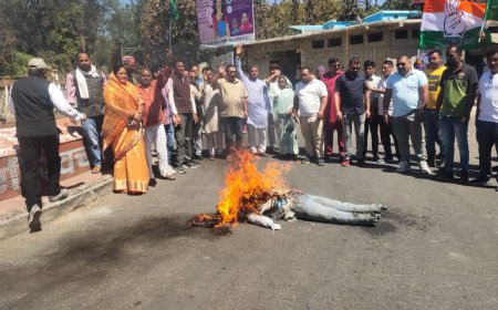 कांग्रेस ने फूंका मंत्री प्रहलाद पटेल का पुतला