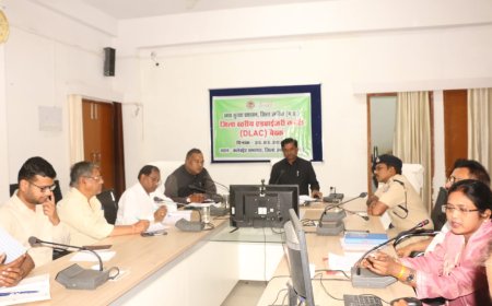 खाद्य पदार्थाे से संबंधित संचालित प्रतिष्ठानों की नियमित जांच के कलेक्टर ने दिए निर्देश