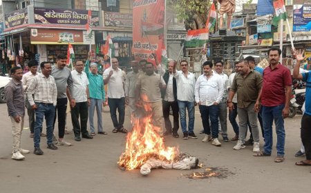 परिवहन घोटाले के आरोपी सौरभ को जमानत मिलने पर कांग्रेस ने किया प्रदर्शन