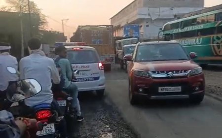 निर्माणाधीन सड़क पर बिगड़ रही ट्रैफिक व्यवस्था, बढ़ रहीं हैं दुर्घटनाएं