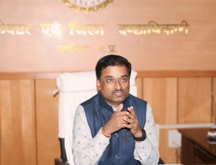 कोई भी व्यक्ति,  संस्थाएं सोशल मीडिया ऐसी कोई भी भ्रामक एवं अपुष्ट सूचनाएं , पोस्ट  वायरल नहीं करेगा  - कलेक्टर