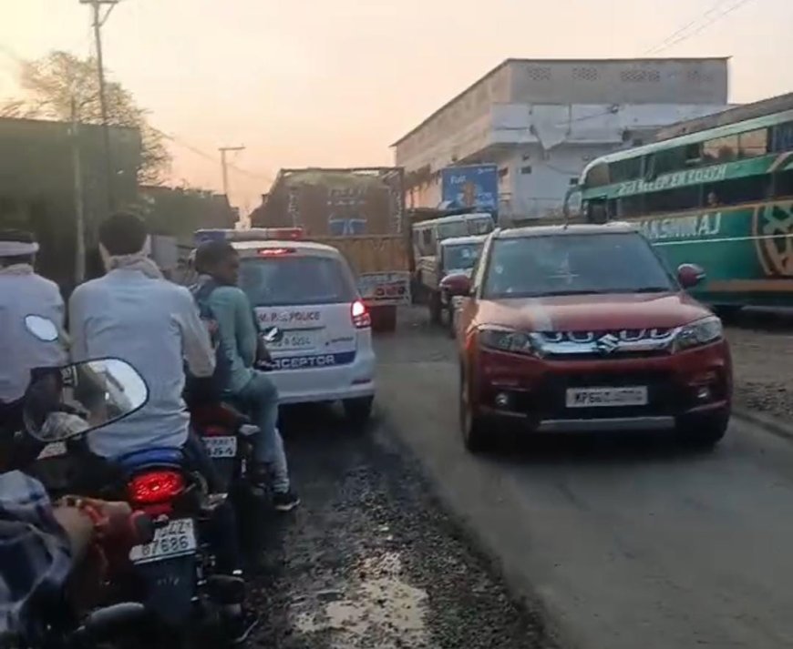 निर्माणाधीन सड़क पर बिगड़ रही ट्रैफिक व्यवस्था, बढ़ रहीं हैं दुर्घटनाएं