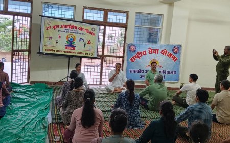 आदर्श महाविद्यालय ने भी मनाया योग दिवस