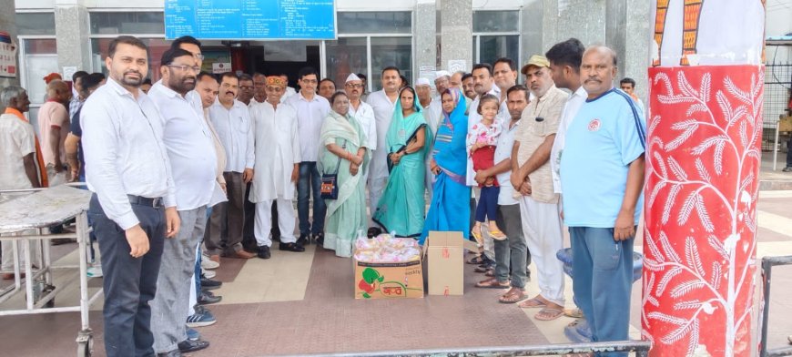 सादगी के साथ कांग्रेस ने मनाया राहुल गांधी का जन्मदिन, अस्पताल में मरीजों को बांटे फल