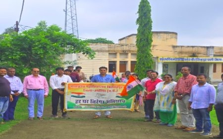 पाली महाविद्यालय में तिरंगा रैली का आयोजन,  विद्यार्थियों ने तिरंगा संग ली सेल्फी