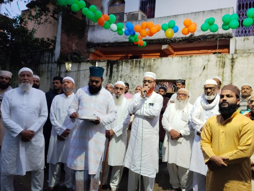 रबिउल अव्वल की पहली तारीख पर मस्जिद गौसिया कैंप में परचम कुशाई