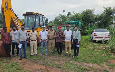 मुरूम का अवैध उत्खनन करते जेसीबी जब्त