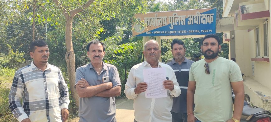 पुलिस की दहशत में प्रजापति परिवार
