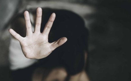 टॉफी का लालच देकर एक बुजुर्ग ने मासूम के साथ की घिनौनी हरकत, घर बुलाकर किया दुष्कर्म