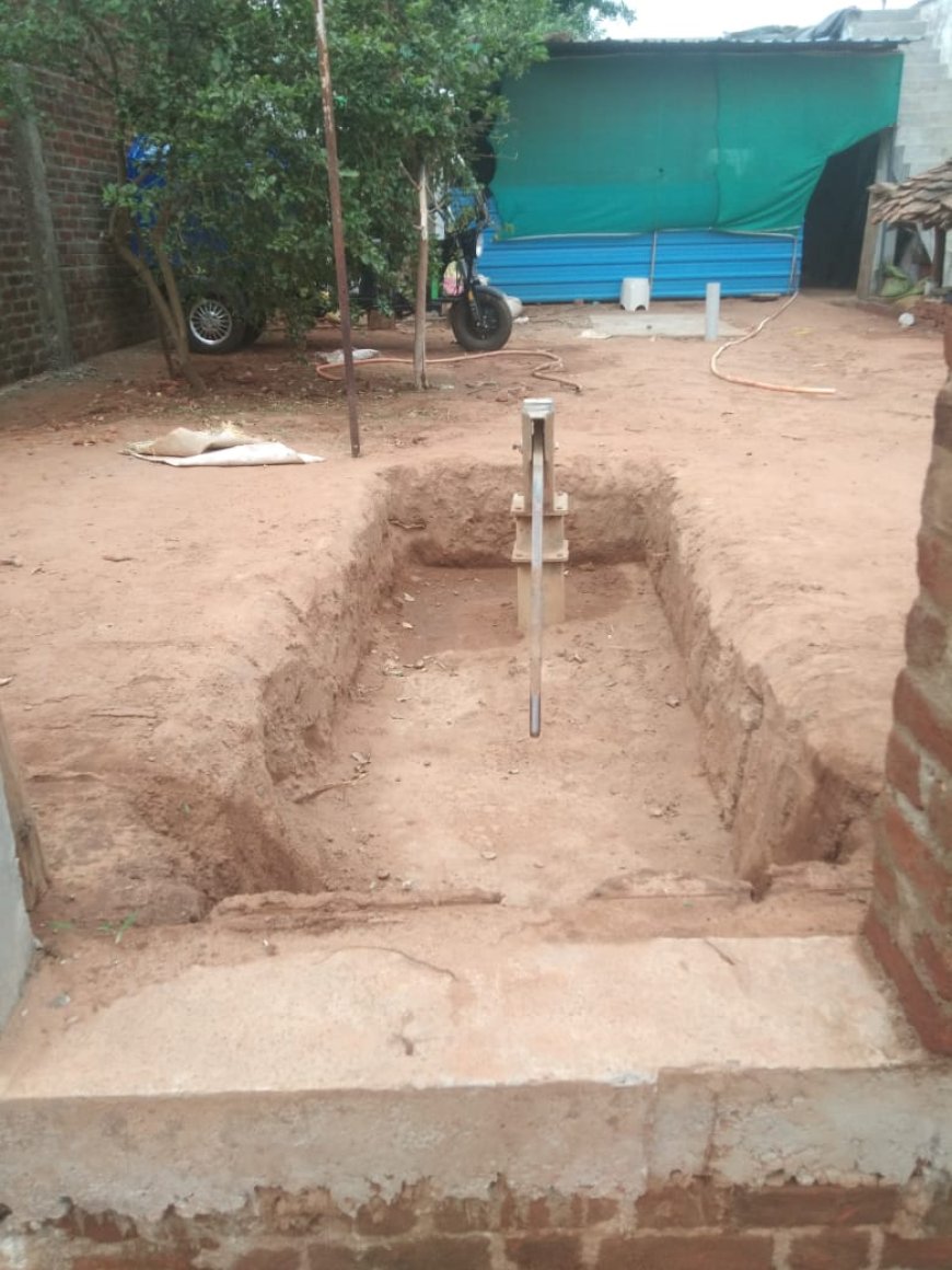 बंद हैंडपंप को कराया गया चालू