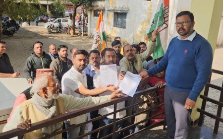 विभिन्न मांगों को लेकर युवा कांग्रेस ने सौंपा ज्ञापन