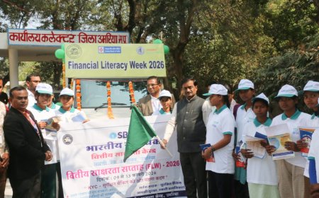 वित्तीय साक्षारता सप्ताह के तहत जन जागरूकता रथ को कलेक्टर ने हरी झंडी दिखाकर किया रवाना