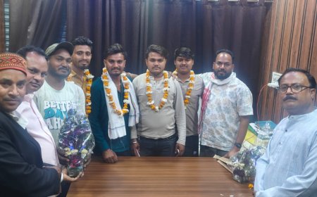 कांग्रेस की रीति-नीति से प्रभावित होकर नौजवानों ने थामा कांग्रेस का दामन