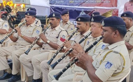 आरक्षक (बैण्ड) भर्ती वर्ष-2026 के प्रचार-प्रसार हेतु पुलिस बैण्ड दल द्वारा गांधी चौक पर किया गया विशेष प्रदर्शन