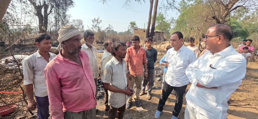 नरवाई की आग से तबाही,  विधायक विजयपाल सिंह पहुंचे पीड़ित ग्रामीणों के बीच