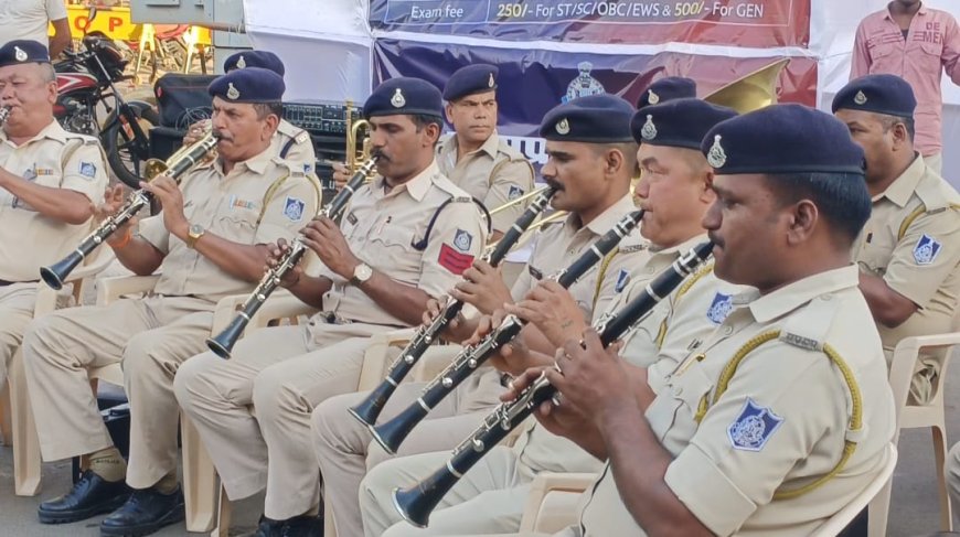 आरक्षक (बैण्ड) भर्ती वर्ष-2026 के प्रचार-प्रसार हेतु पुलिस बैण्ड दल द्वारा गांधी चौक पर किया गया विशेष प्रदर्शन