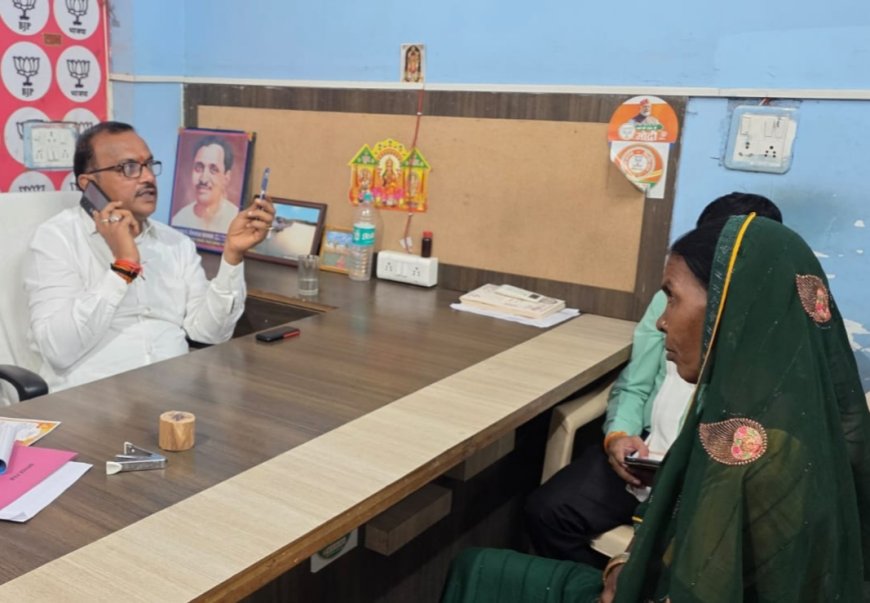 जिला भाजपा कार्यालय में आयोजित जनसुनवाई में सोहागपुर विधायक विजयपाल सिंह ने सुनीं आमजन की समस्याएं