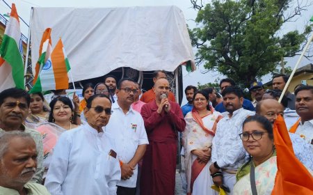 हाथों में तिरंगा लेकर वंदे मातरम की जयघोष के साथ संपन्न हुई तिरंगा यात्रा