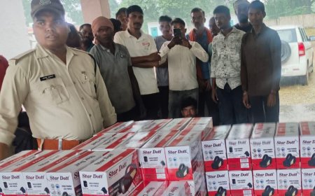 फसल और इंसानी जान बचाने पार्क प्रबंधन का नया एक्सपेरिमेंट, ग्रामीणों को बांटी टॉर्च