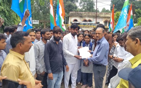 कॉलेज बस संचालन की मांग,  बढ़े बस किराए से छात्र-छात्राएं परेशान