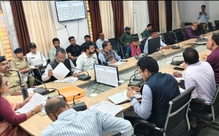 राष्ट्रीय राजमार्ग में दुर्घटना संबंधी संकेतक व अन्य उपाय सुनिश्चित न करने पर संबंधित अधिकारी के विरूध्द होगी कार्यवाही - कलेक्टर