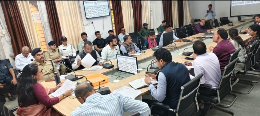 राष्ट्रीय राजमार्ग में दुर्घटना संबंधी संकेतक व अन्य उपाय सुनिश्चित न करने पर संबंधित अधिकारी के विरूध्द होगी कार्यवाही - कलेक्टर